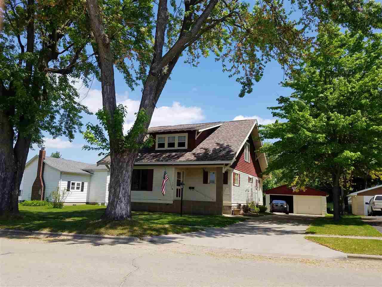 1004 Pearl Street - Photo 1