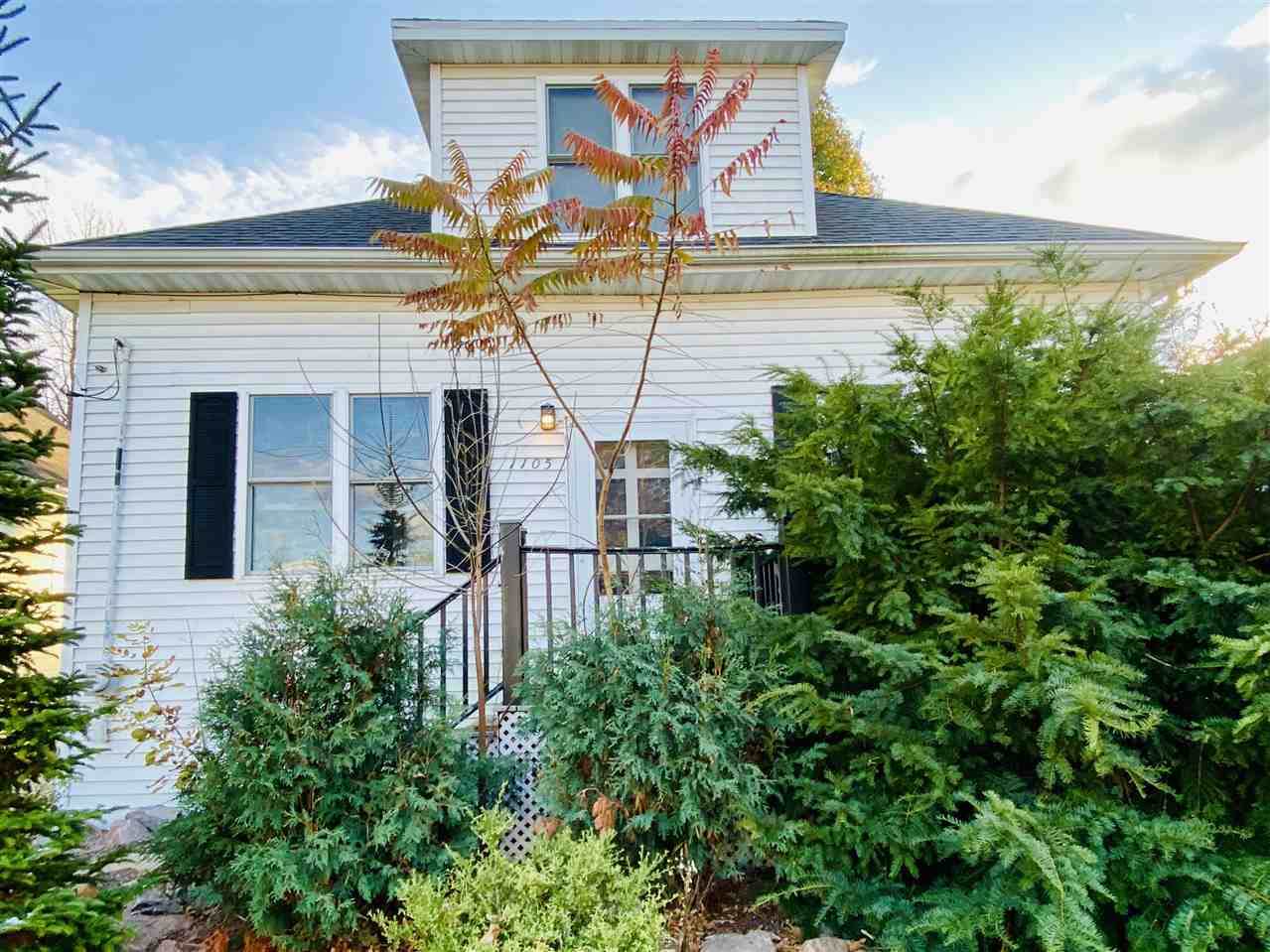 1105 Dousman Street - Photo 1