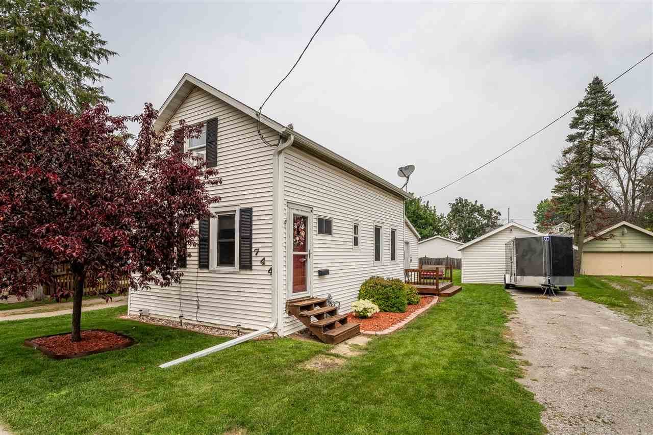 744 6TH Avenue - Photo 1