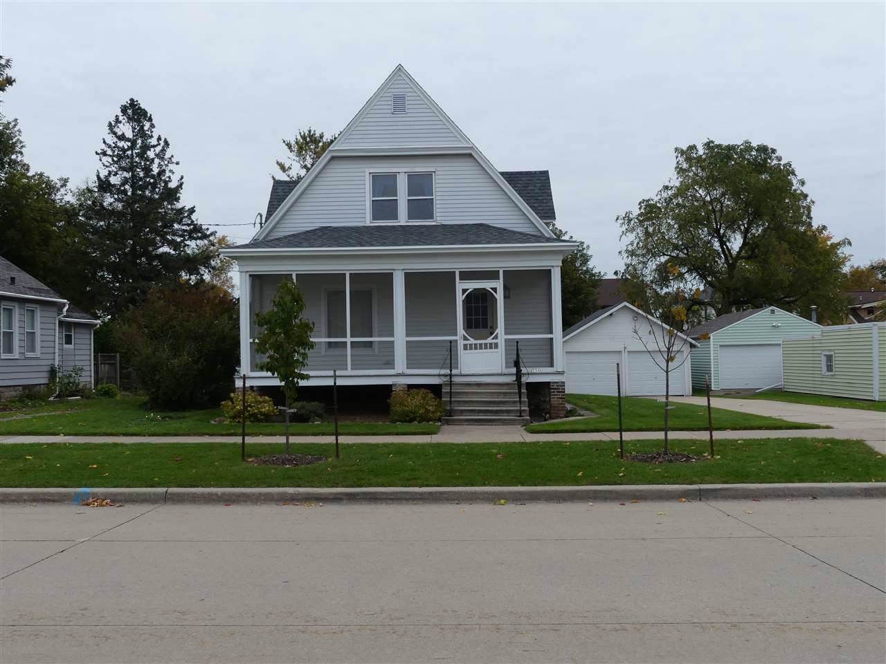 556 Oak Street - Photo 1