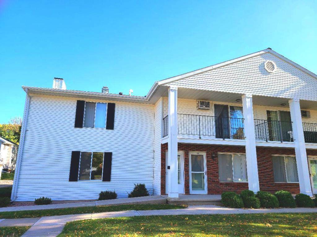 39 University Drive - Photo 1