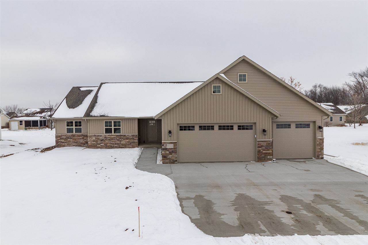 W5552 Hoelzel Way - Photo 1
