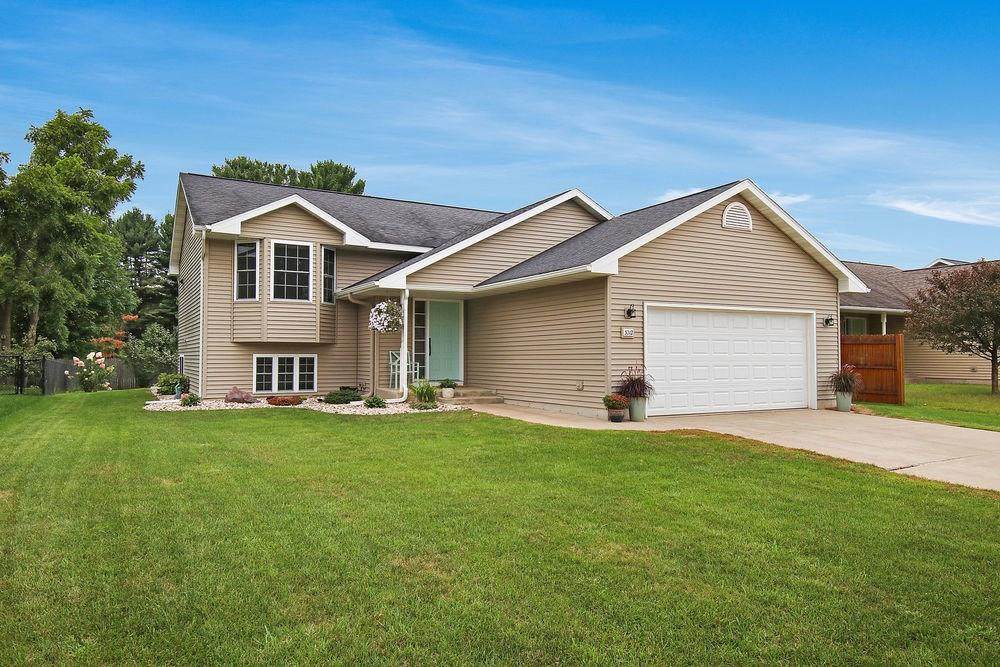 3212 Summerfield Drive - Photo 1