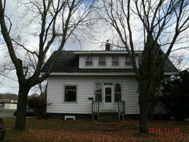 1620 8th Street E - Photo 1