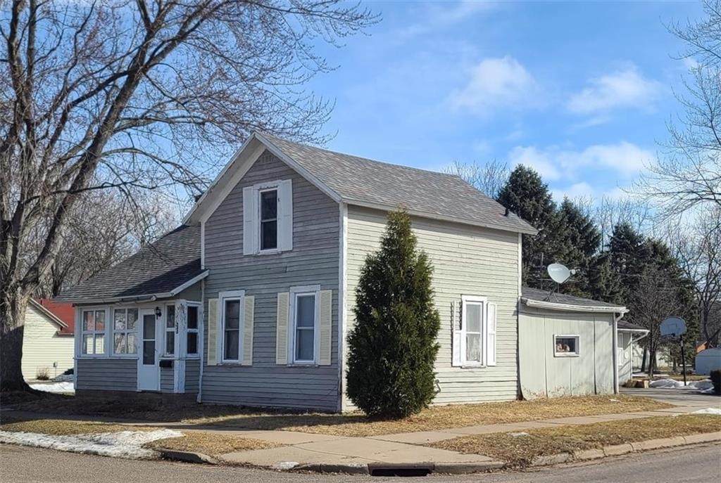 555 Irvine Street - Photo 1