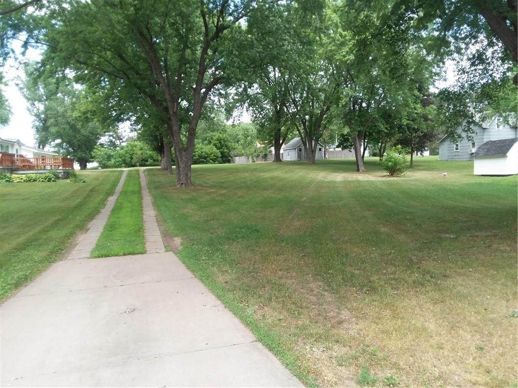 711 University Avenue - Photo 1