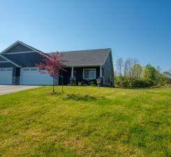 727 Hilltop Lane - Photo 1