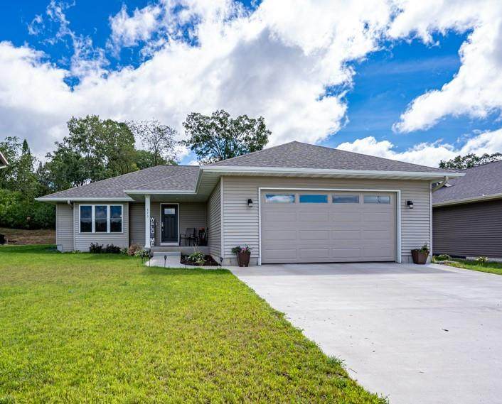 373 Autumn Drive - Photo 1