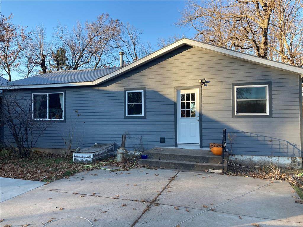 338 14th Avenue - Photo 1