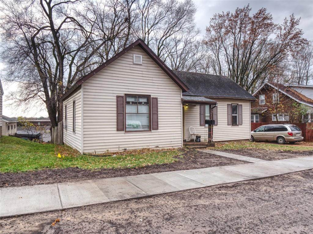 1563 Bellevue Ave - Photo 1