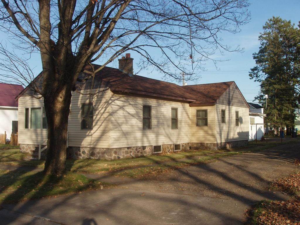 407 6th Ave S - Photo 1