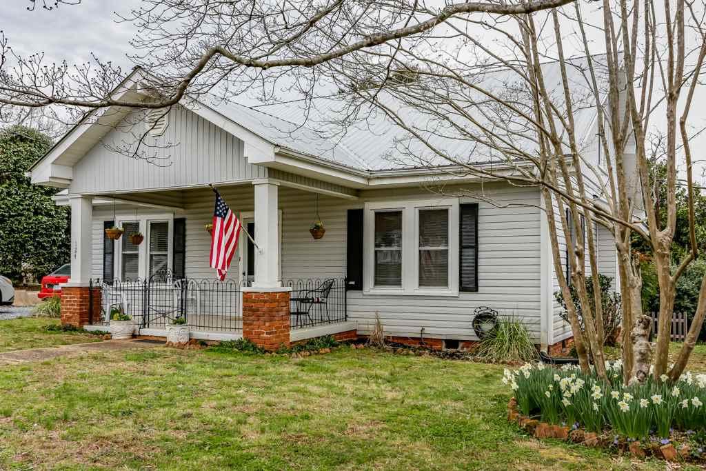 124 7th St - Photo 1