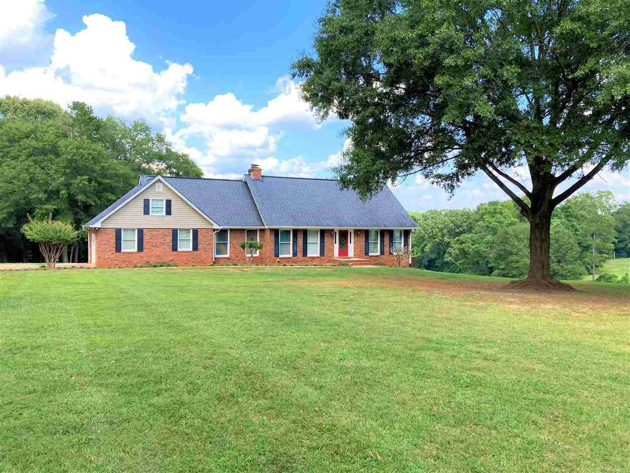 265 Valleyview Drive - Photo 1