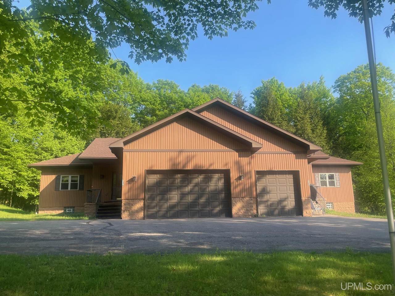 737 Grove - Photo 1