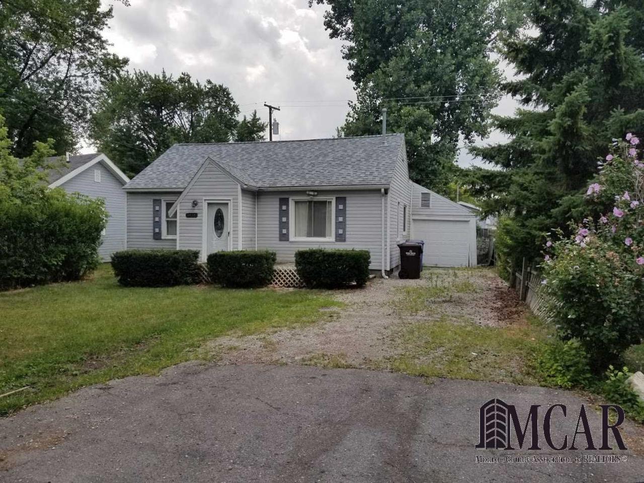 3446 Iroquois - Photo 1