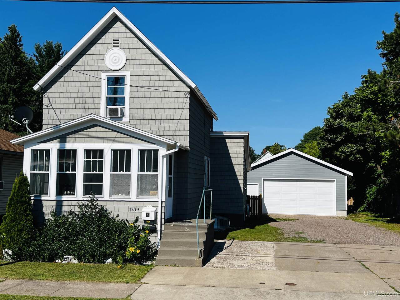 1739 Fitch Ave - Photo 1