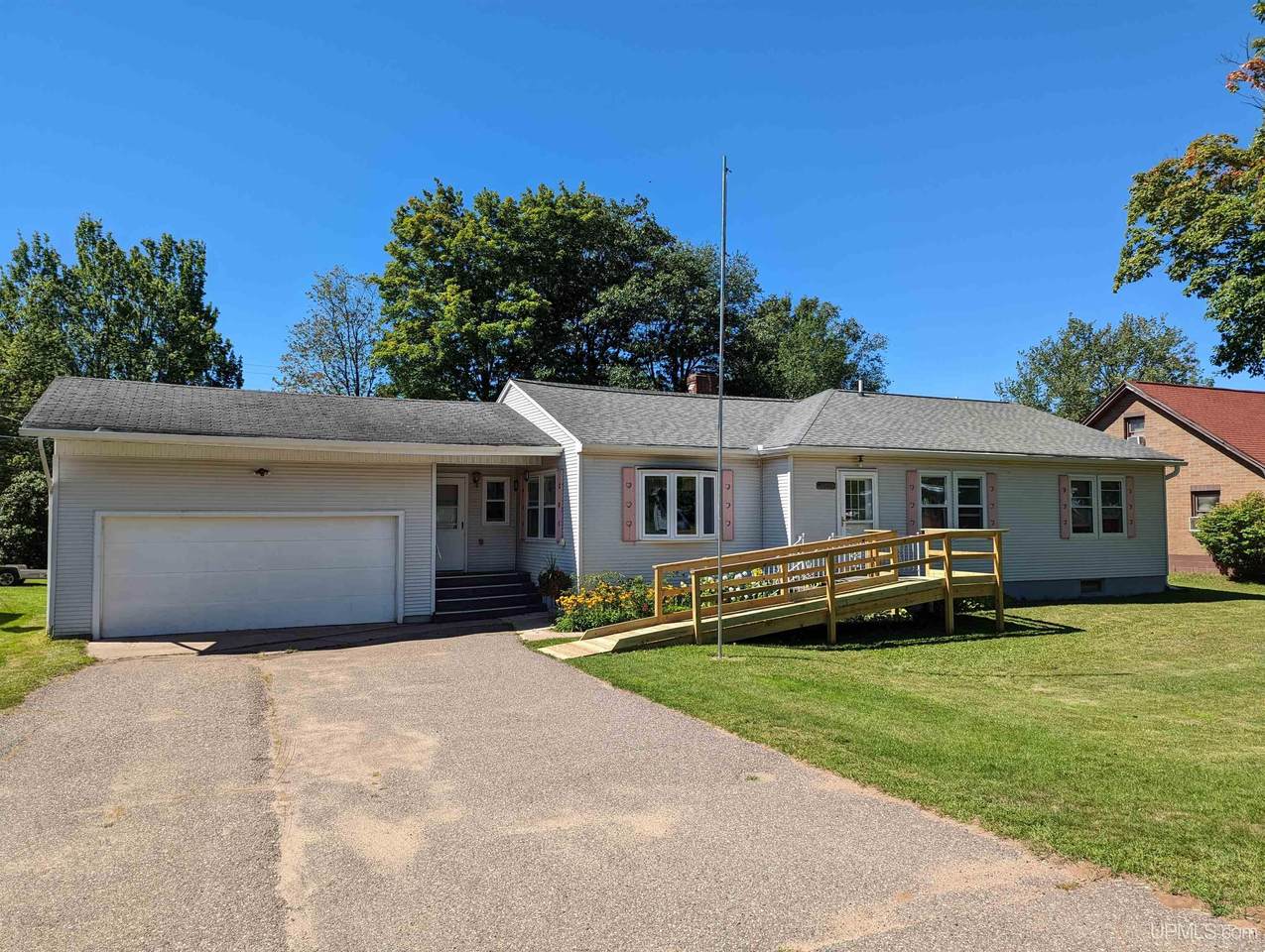 2107 Deer Lake - Photo 1