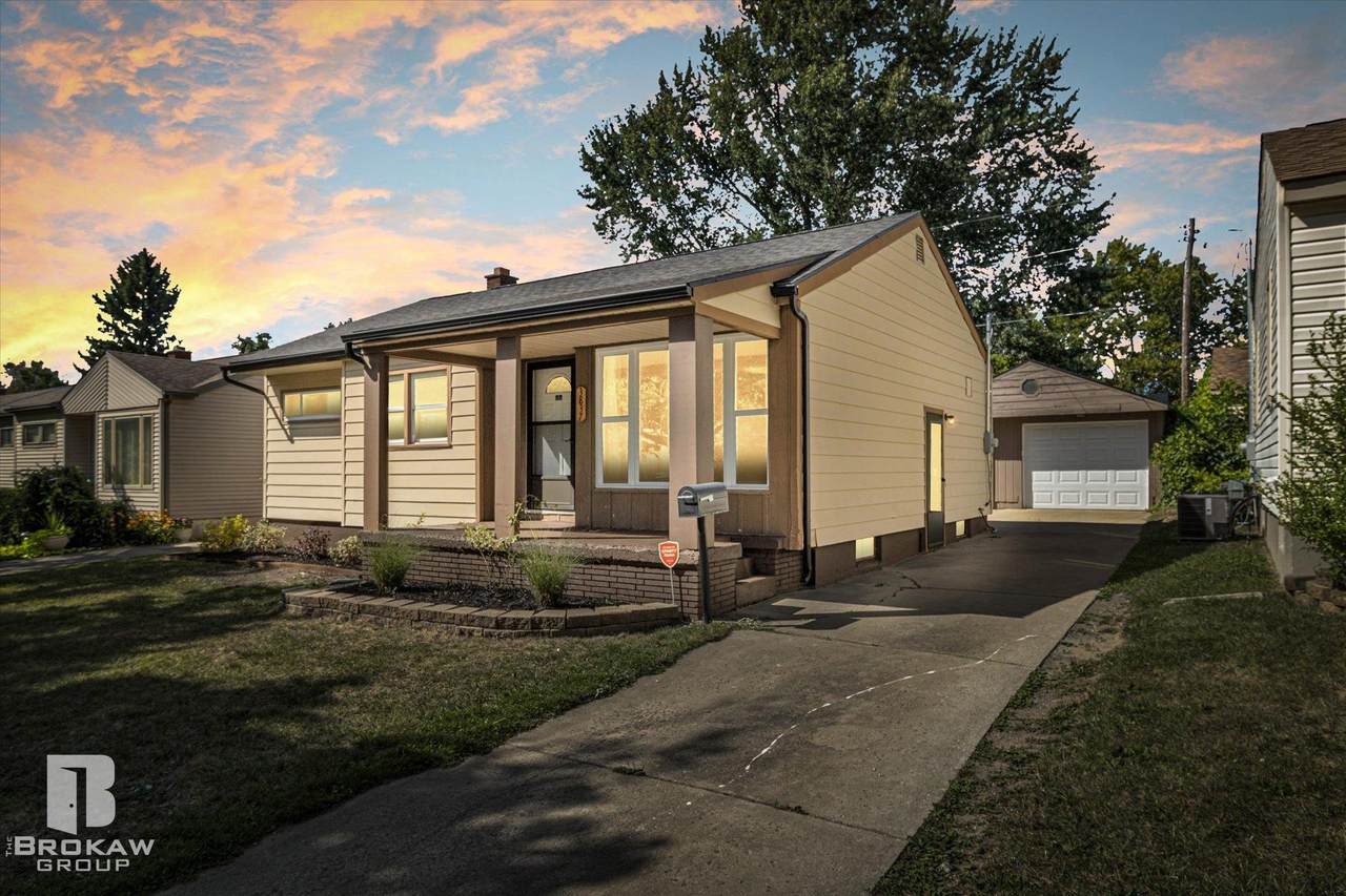 3837 Beechwood - Photo 1