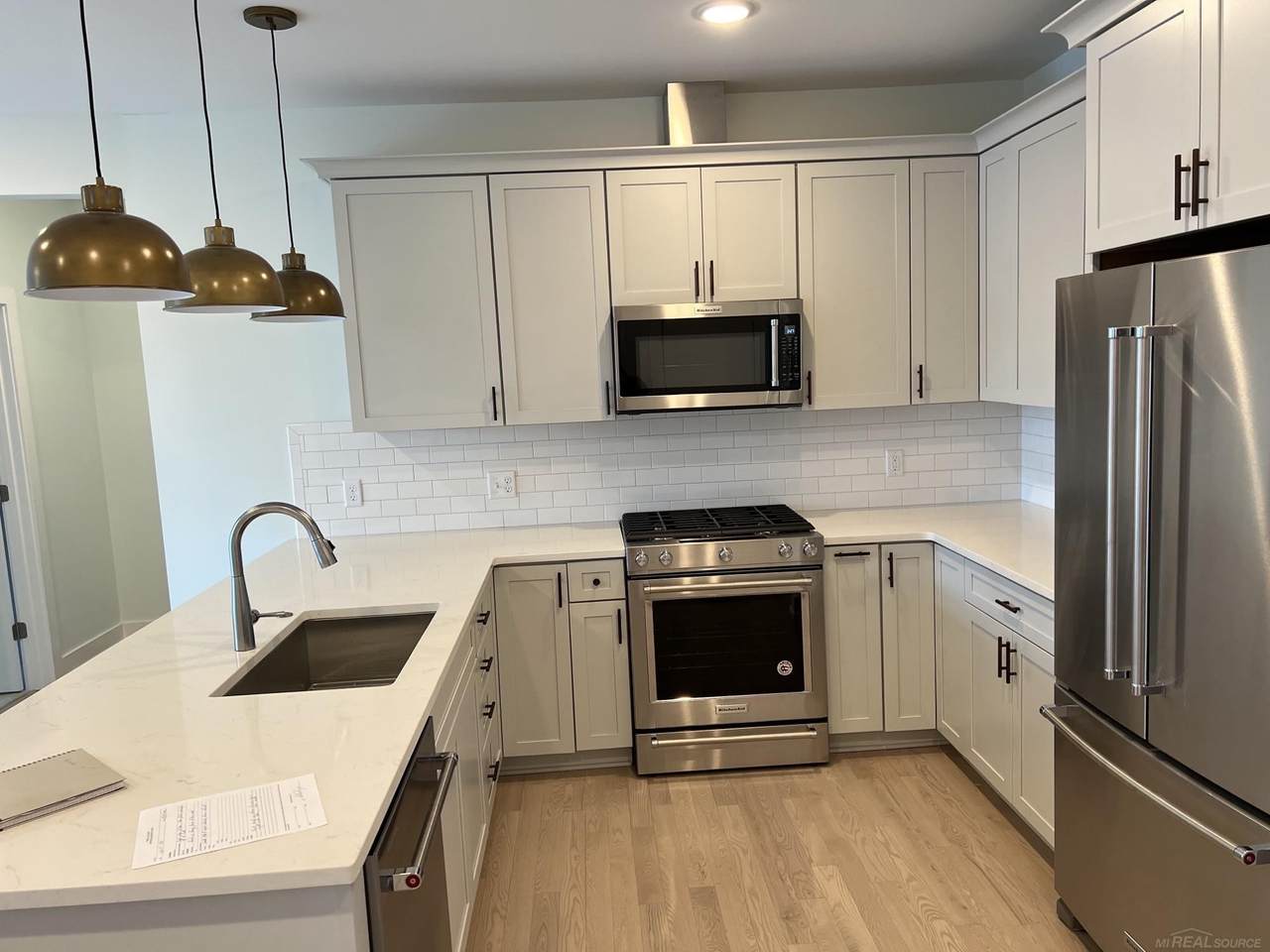 441 Ashley St - Photo 1