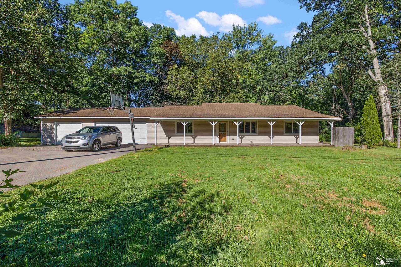 3915 Balmony - Photo 1