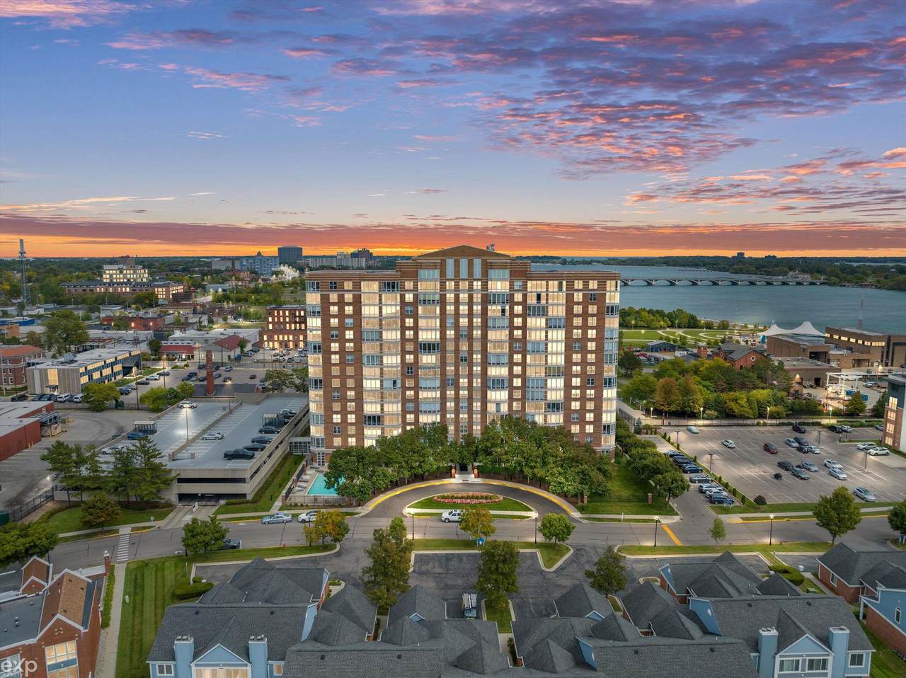 250 Harbortown - Photo 1