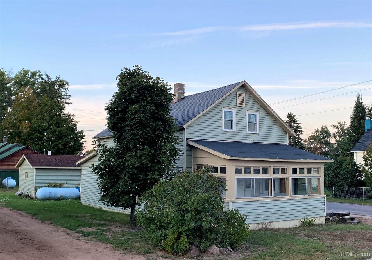 200 Deutsch Ave - Photo 1