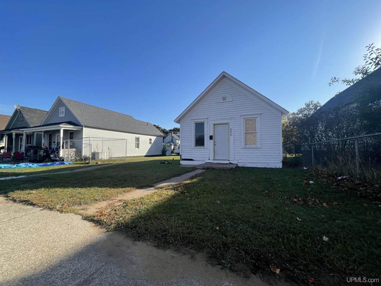 208-214 1/2 15th - Photo 1
