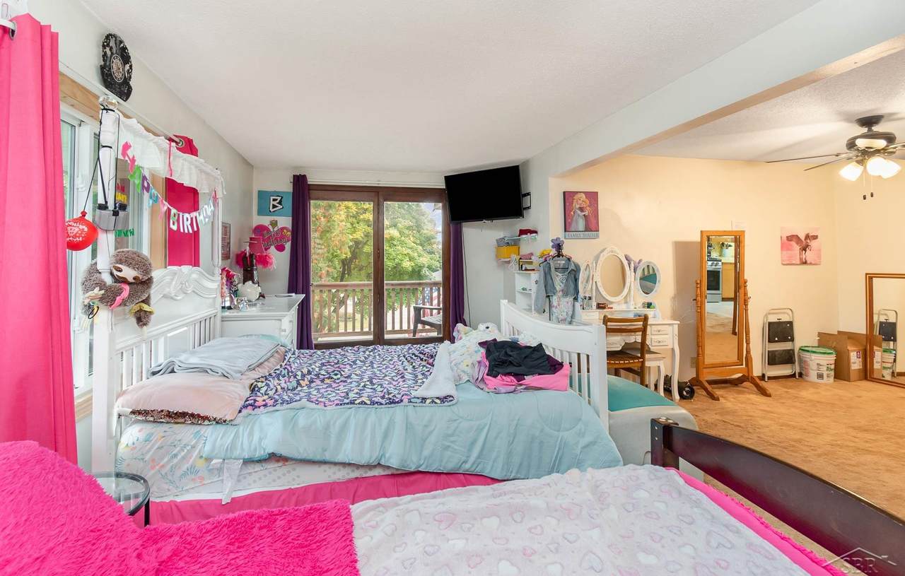 611 Rainbow Dr - Photo 1