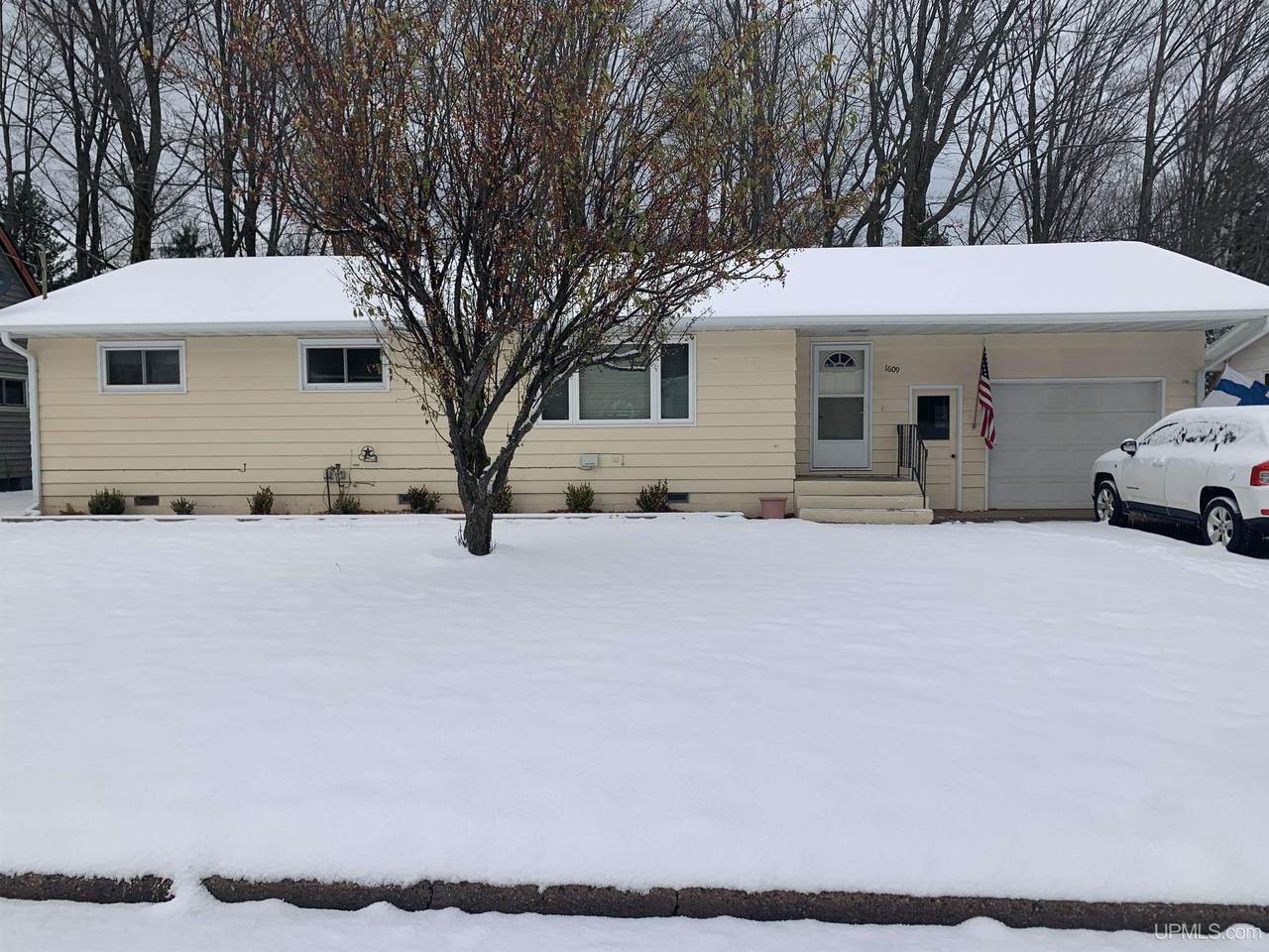1609 Elm - Photo 1