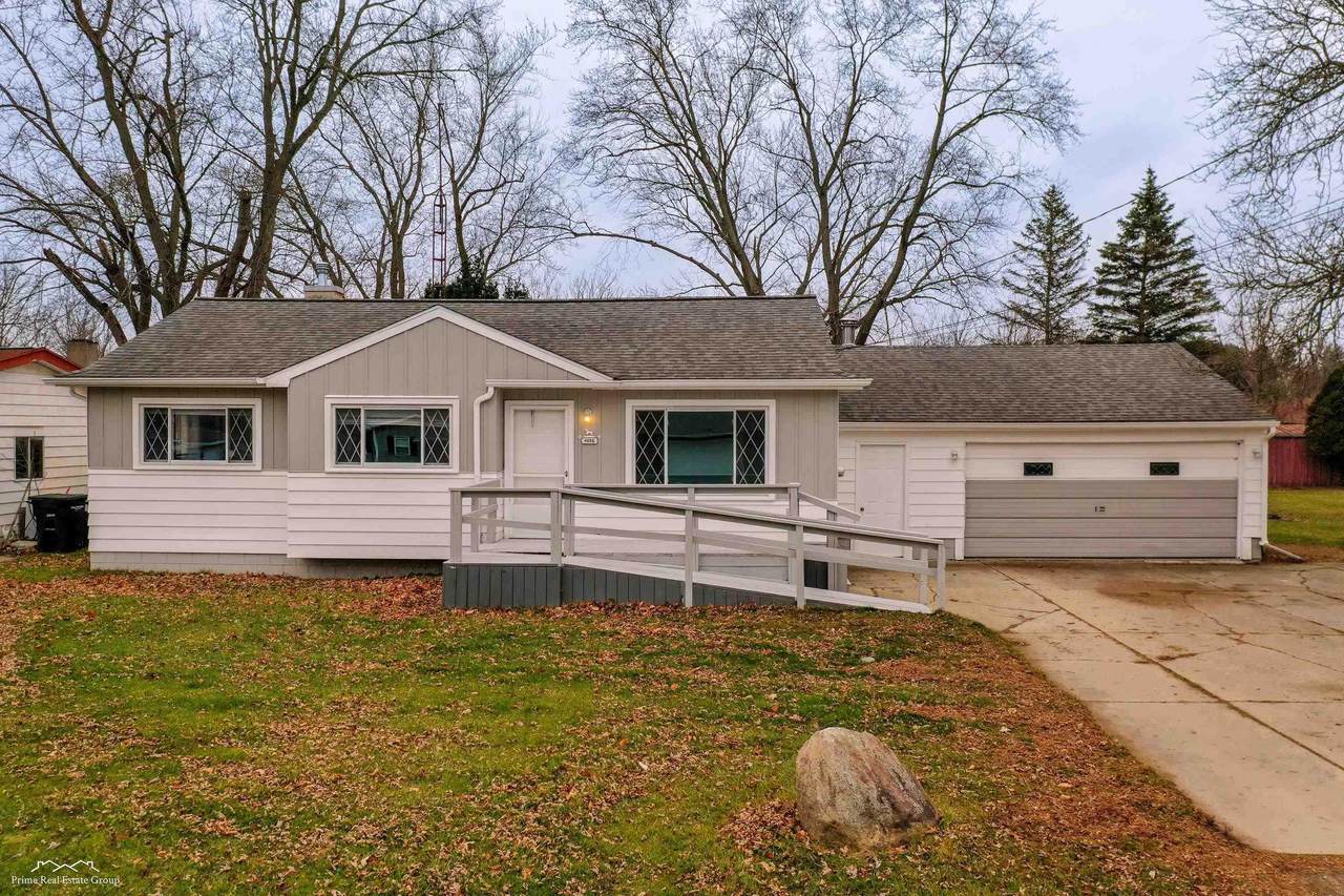 4186 Manor Dr - Photo 1