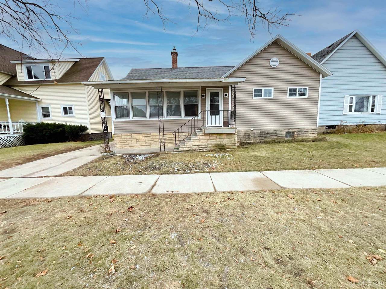 719 Terrace Ave - Photo 1