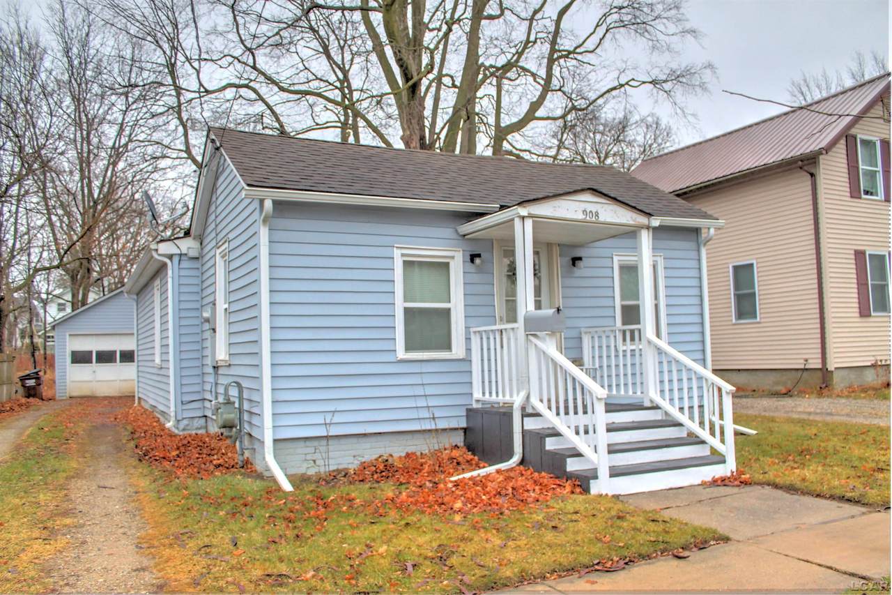 908 Locust St - Photo 1