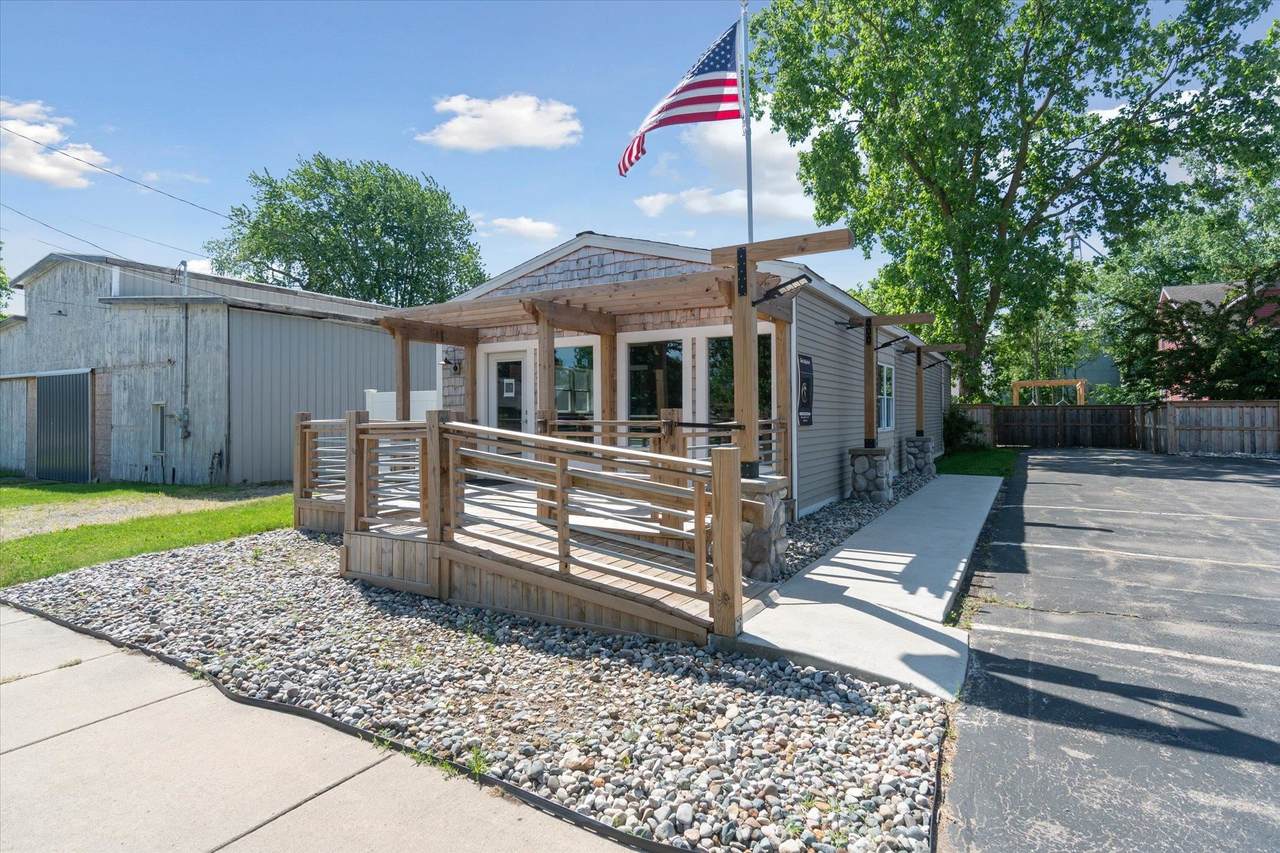 212 Mcneil - Photo 1