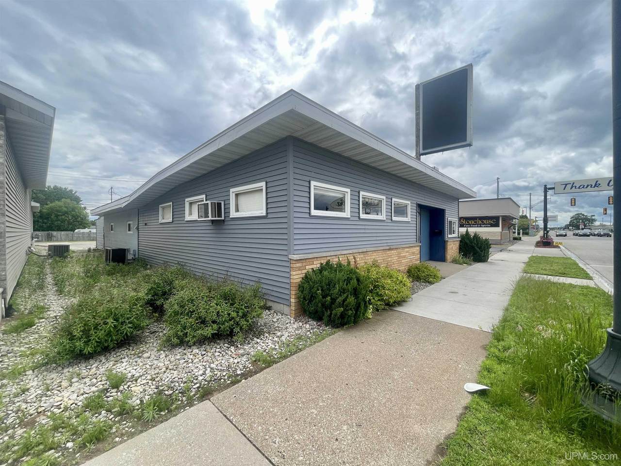 2209 Ludington - Photo 1