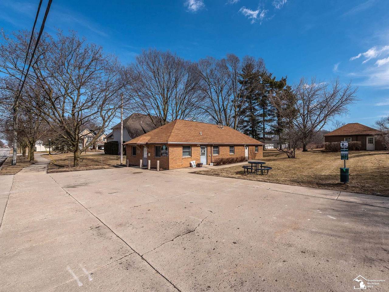 601 Riley - Photo 1