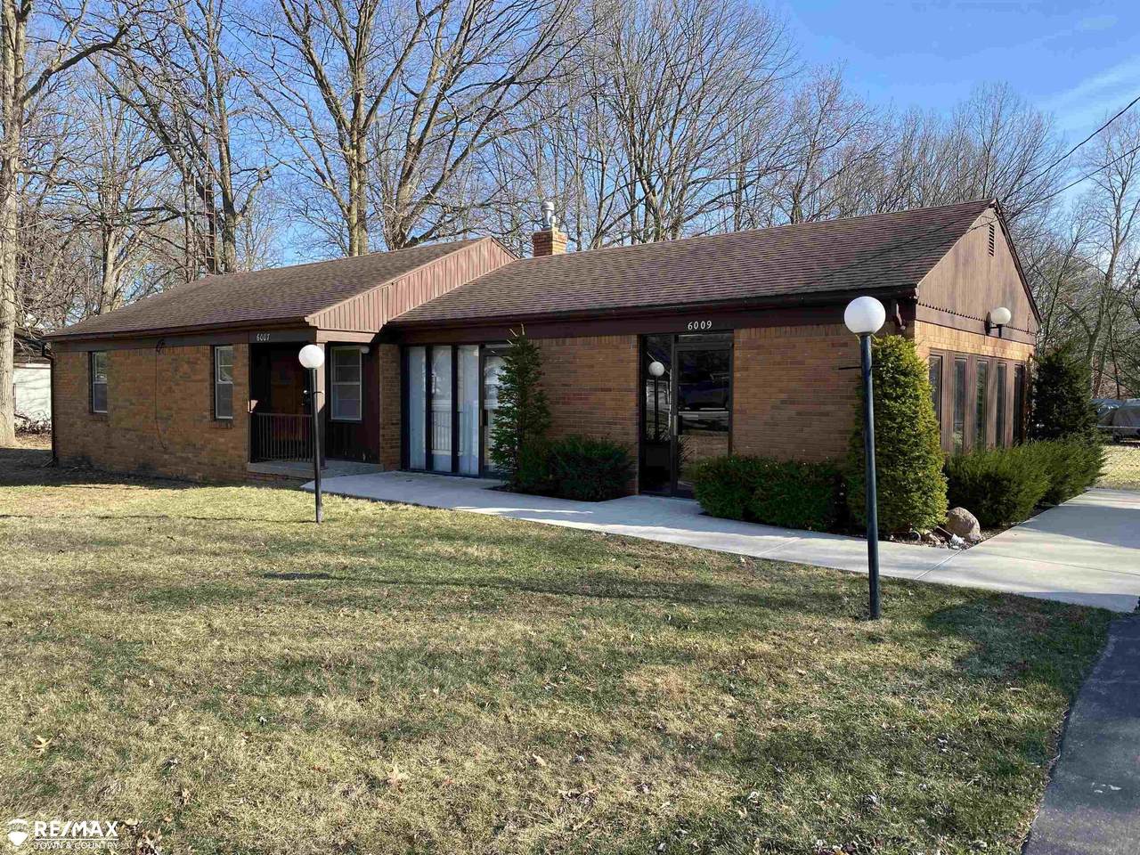 6007 Corunna - Photo 1