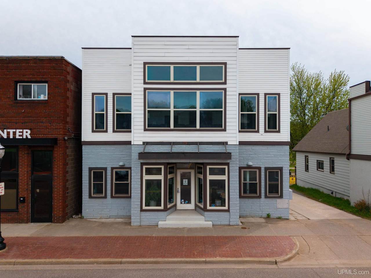 519 Washington - Photo 1