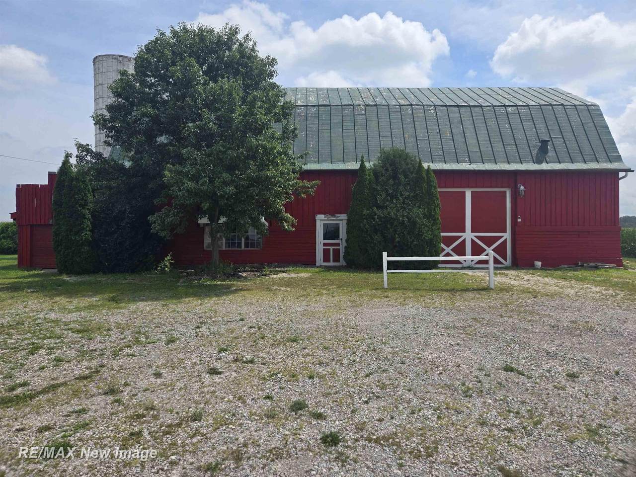 525 Graham - Photo 1