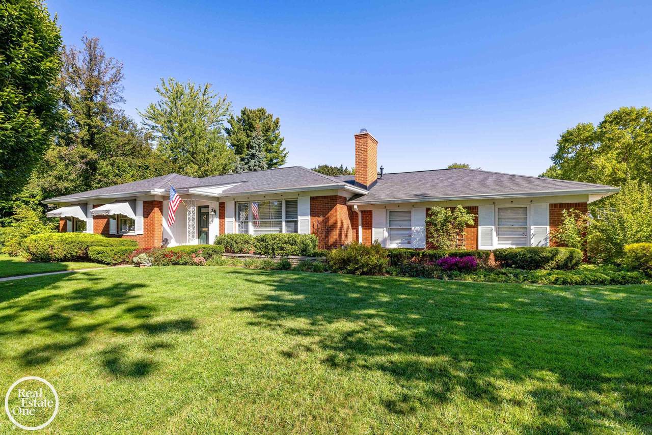 720 Fairford - Photo 1