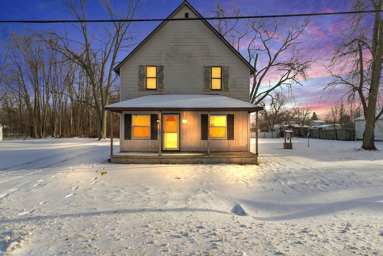 2049 Henry - Photo 1