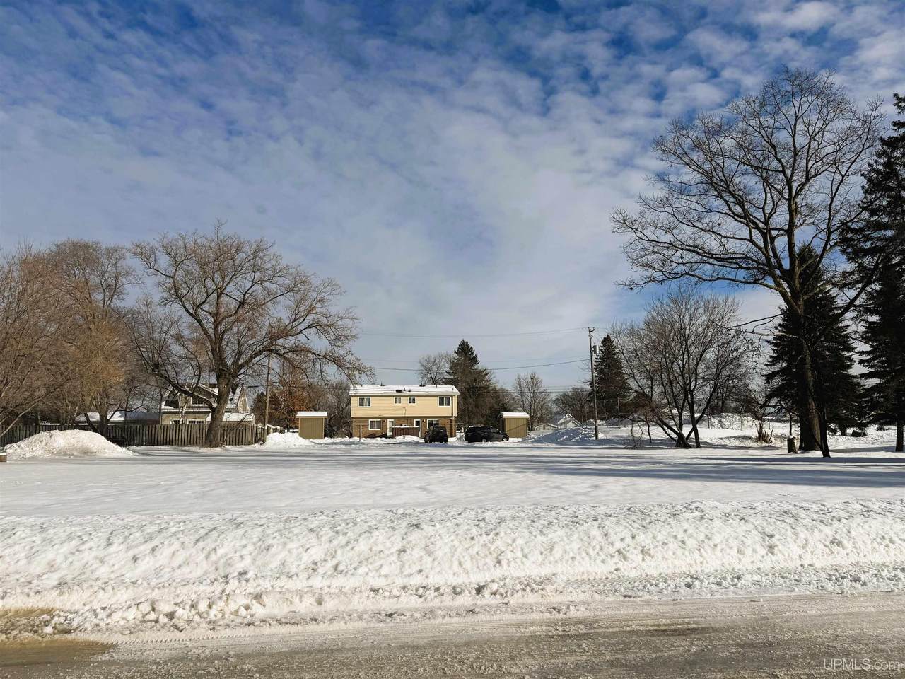 109 Newton - Photo 1