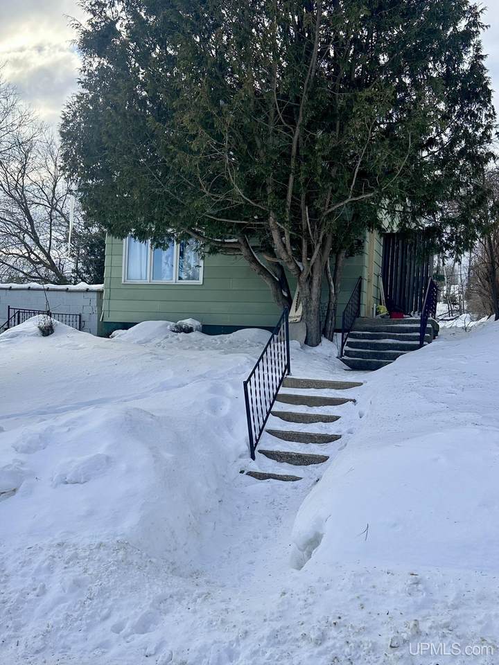 1019 Eighth - Photo 1