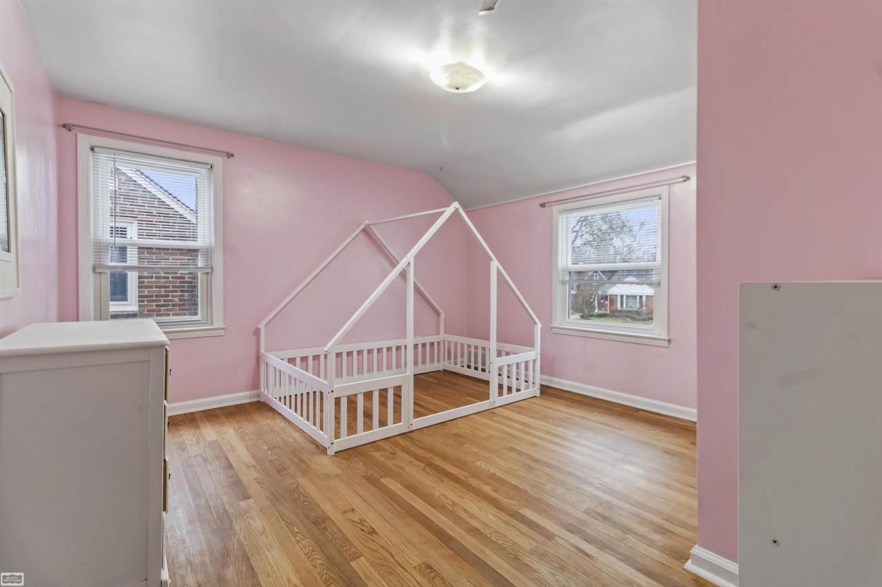 1744 Huntington - Photo 1