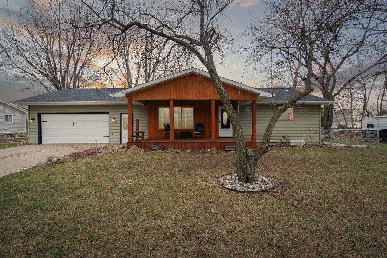 739 Gasper - Photo 1