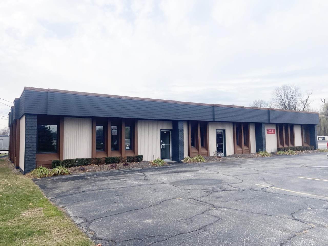 43805 Van Dyke - Photo 1