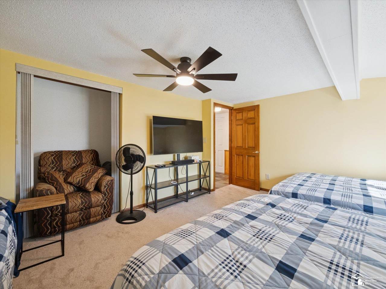 7302 Lakeview - Photo 1
