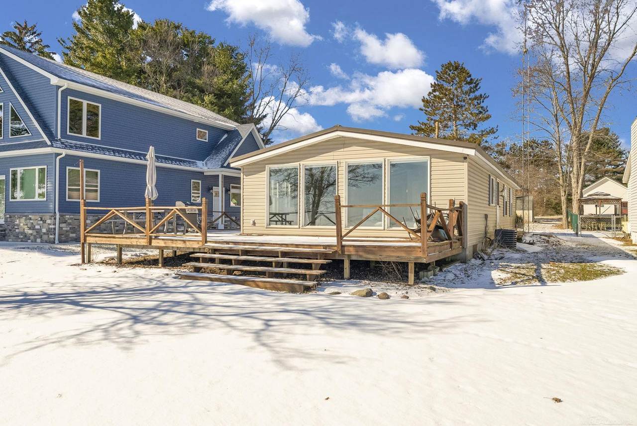 8723 Lakeshore - Photo 1