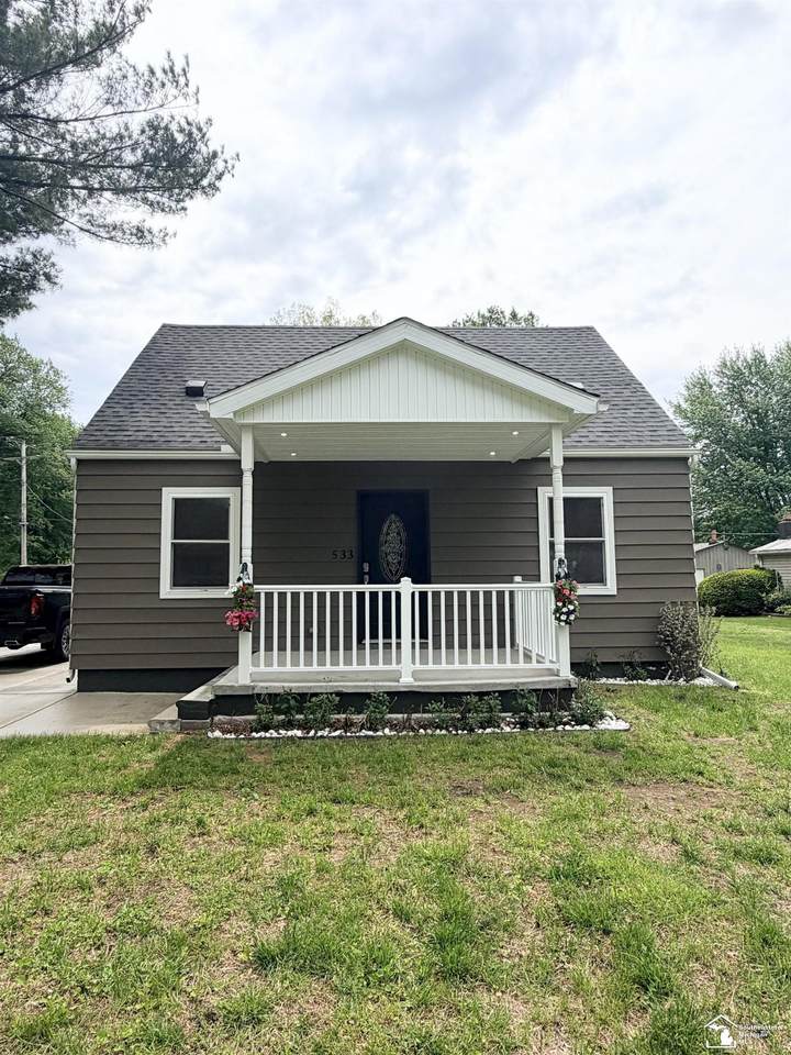 533 Center - Photo 1