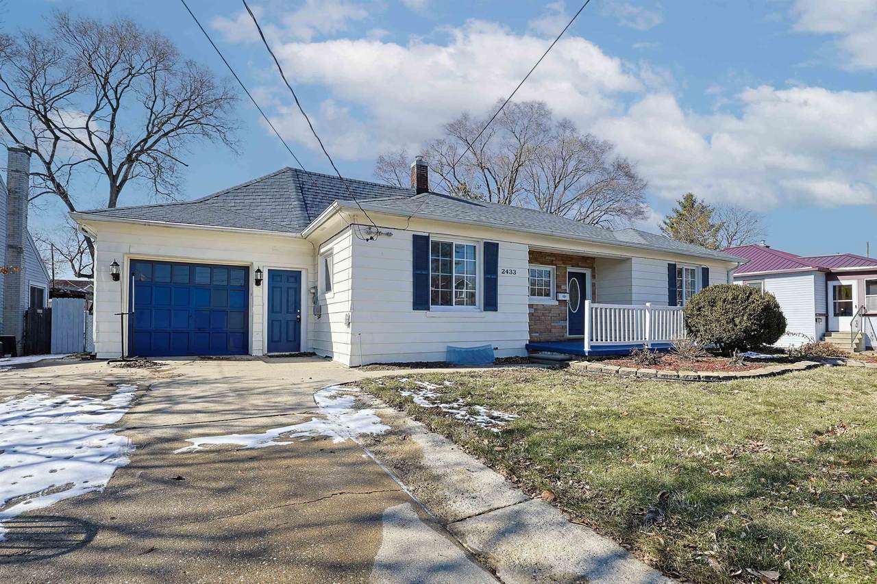 2433 N Clinton - Photo 1
