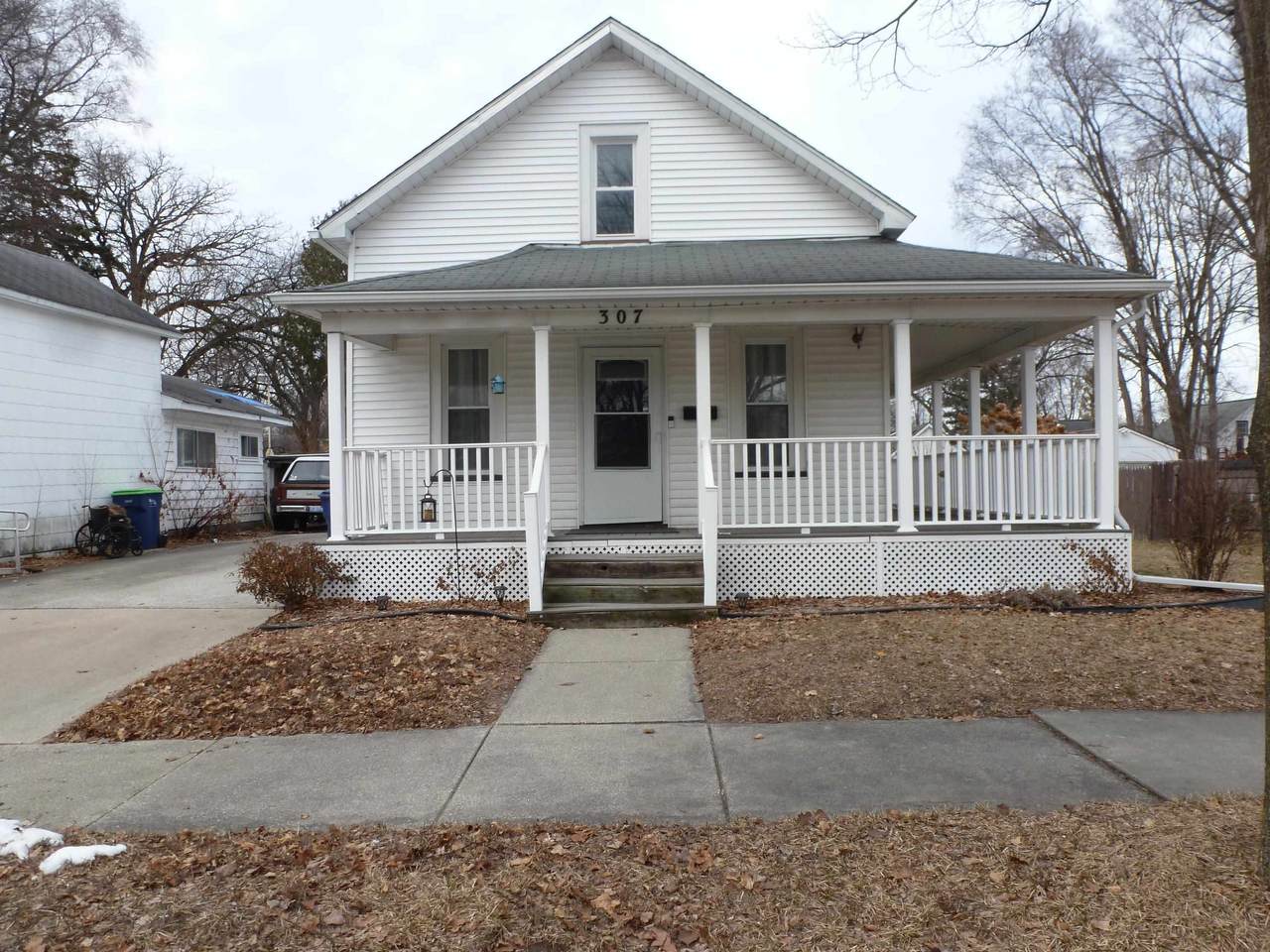 307 King - Photo 1